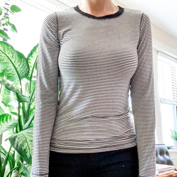 Universal Threads Long Sleeve Tee - Picture 5 of 5